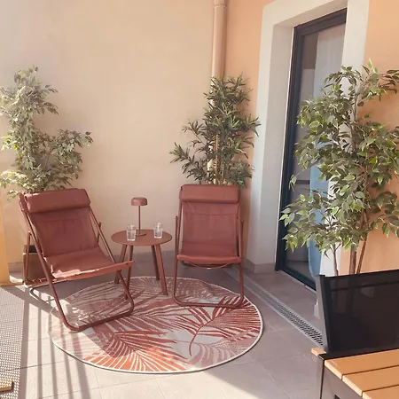 Apartman Cosy Avec Garage Et Terrasse Pres De La Hyères