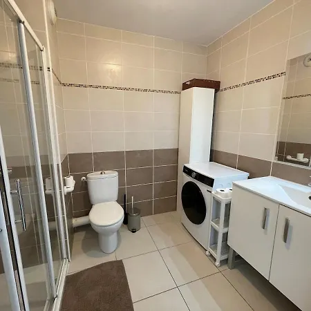 Cosy Avec Garage Et Terrasse Pres De La Apartamento Hyères