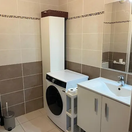 Apartman Cosy Avec Garage Et Terrasse Pres De La Hyères
