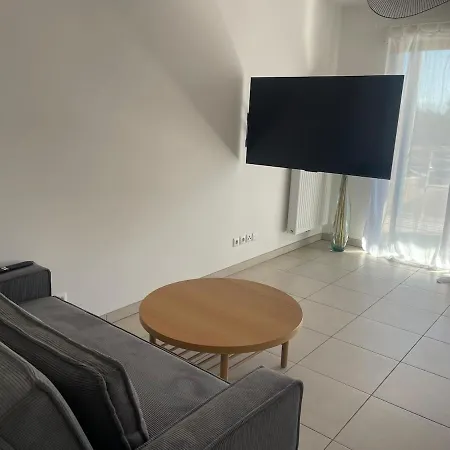 Apartman Cosy Avec Garage Et Terrasse Pres De La *